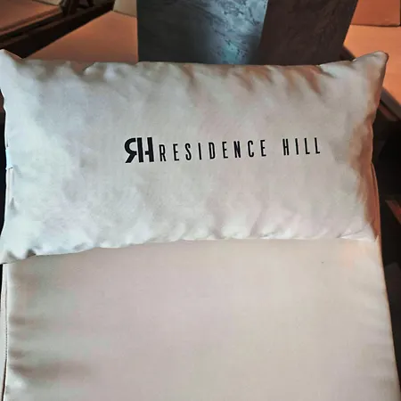 Hill Lux *